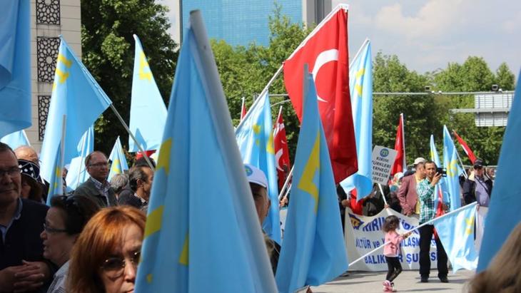 Kırım Tatar sürgününün 74. yılında siyasi liderlerin matem mitingine gönderdikleri mesajlar