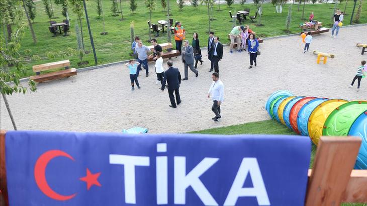 Tiran'da TİKA'nın inşa ettiği '15 Temmuz Demokrasi Parkı' açıldı logo × DÜNYA Tiran'da TİKA'nın inşa ettiği '15 Temmuz Demokrasi Parkı' açıldı Arnavutluk'un başkenti Tiran'da, Türk İşbirliği ve Koordinasyon Ajansı Başkanlığı (TİKA) tarafından inşa edilen